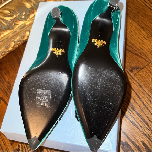 Green velvet Prada heels - Picture 2 of 7